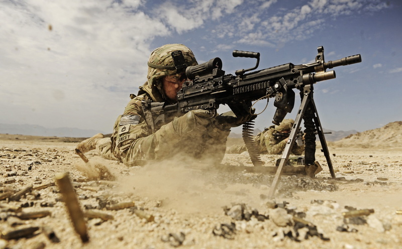outdoors, one person, military, machine gun, aiming, conflict, armed forces, army soldier, weapon, soldier 4k best picture ever, gun, uniform, army, government