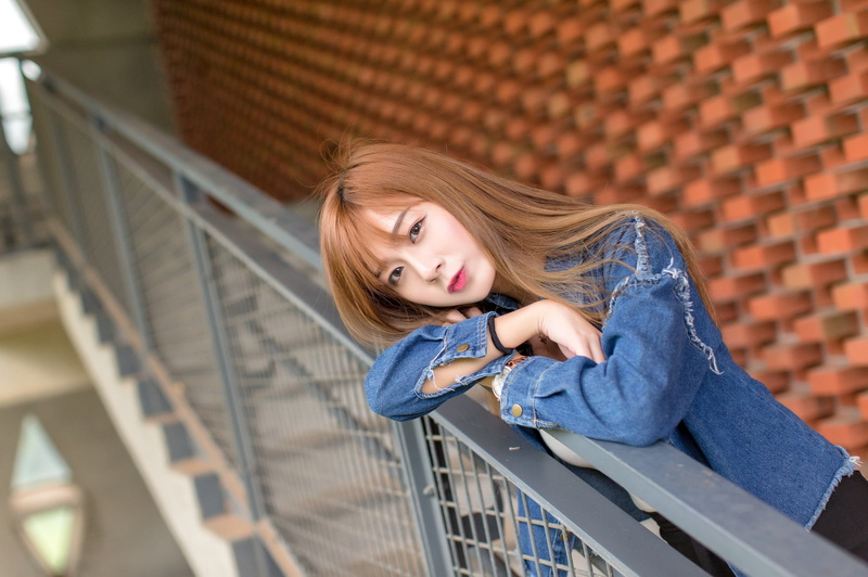 real people, fake iris, long hair, leisure activity, Asian, looking at viewer, day, one person, casual clothing, front view, young women, girls, 1080P