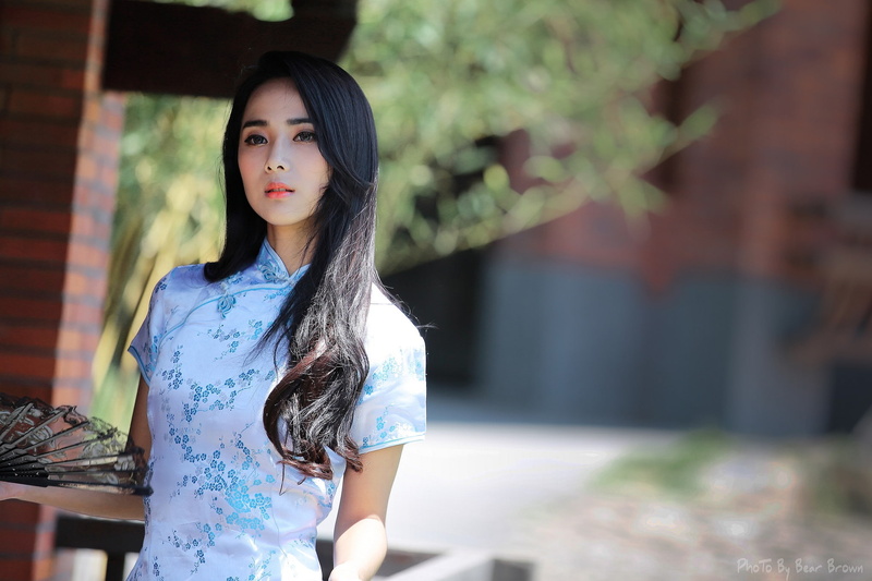 young adult, women outdoors, women, real people, fashion, young women, black hair, one person, beautiful woman, beauty, day, looking into the distance