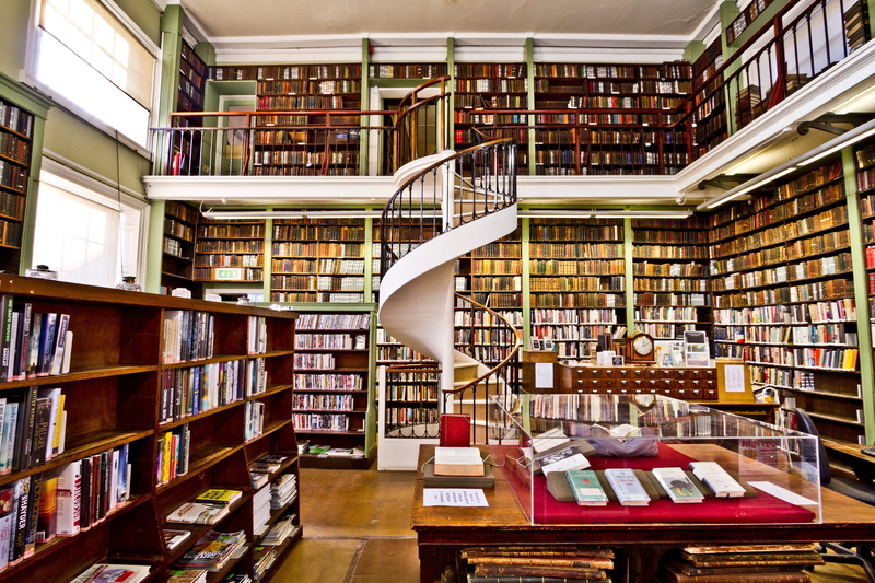 intelligence, research, 5K, library, interior, glass, reading, bookstore, large group of objects, education, people, book, indoors, wisdom, ladder, photo