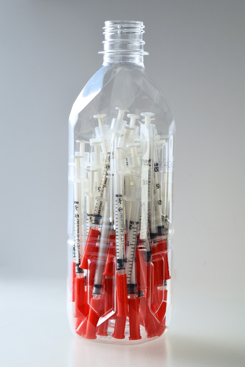 studio shot, health, injecting, container, plastic, vaccination, transparent, surgical, science, indoors, bottle, needle, medical supplies, treatment, close-up