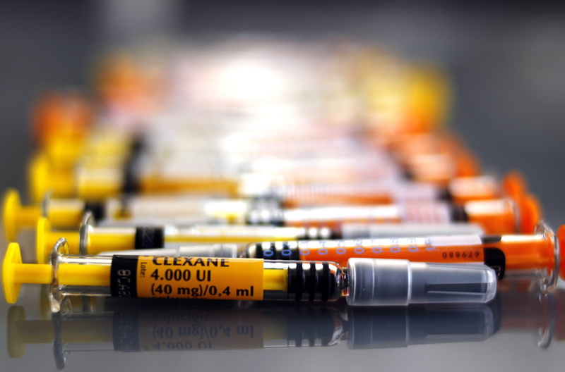 in a row, 4K, syringe, sharp, equipment, pharmacy, no people, science, indoors, medicine, biology, bless you, production line, prick, industry, injecting
