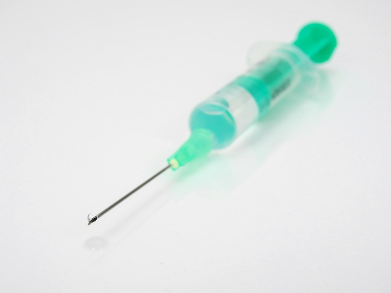 surgical Needle, narcotic, medical, single object, hypodermic syringe, syringe, drip, doctor, copy space, green, kanuelle, white background, healthcare And Medicine