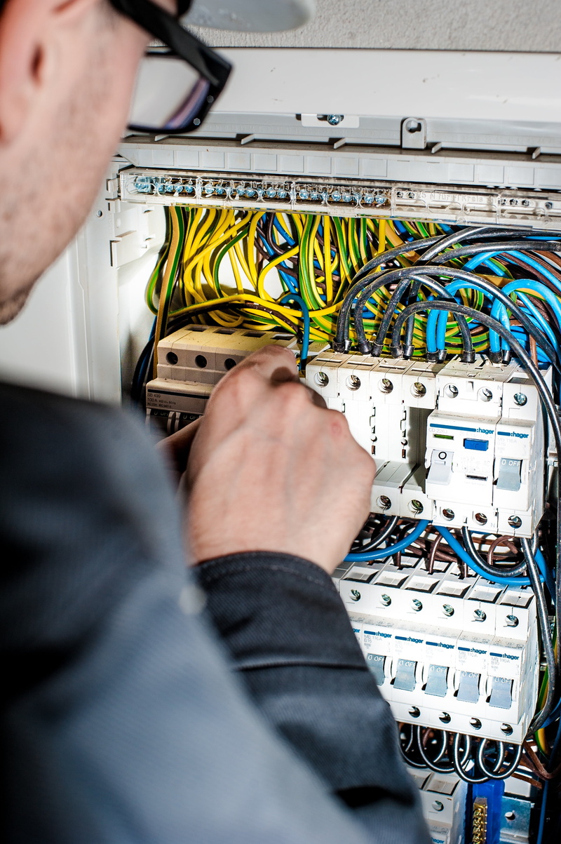 industry, computer Part, electric, people, circuit, service, network Server, safety, electrician, screwdriver, professional, cable, human hand, professional occupation