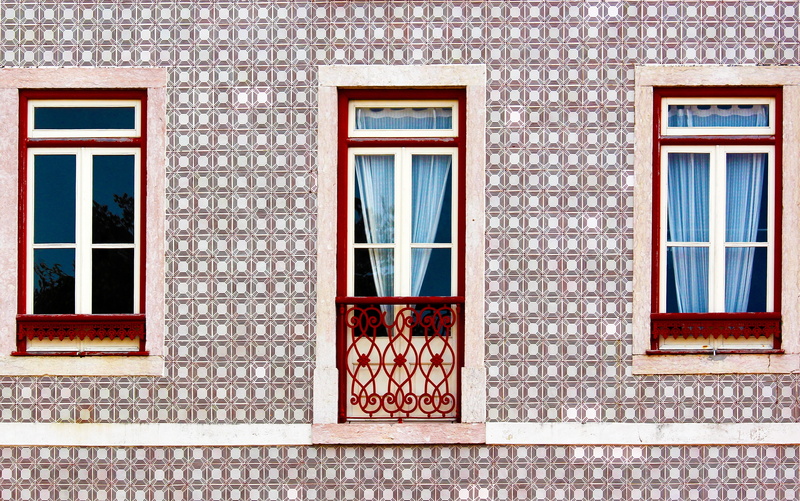 protection, full frame, security, wall - building feature, failure, day, window frame, glass - material, summer, old, lisboa, europe, wall, building exterior