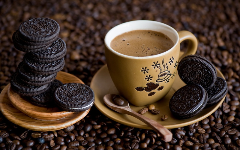 food, table, Oreos, coffee, spoons, hot drink, coffee cup, brown, 1080P, roasted coffee bean, crockery, refreshment, freshness, saucer, cup, tea cup, mug