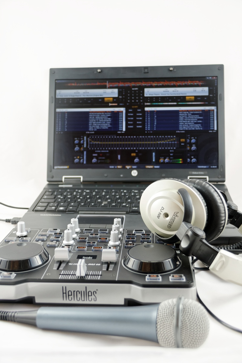 medical equipment, mp3, electrical equipment, audio, mixer, lap top, hp, music, close-up, wireless technology, laptop, device, connection, indoors, microphone