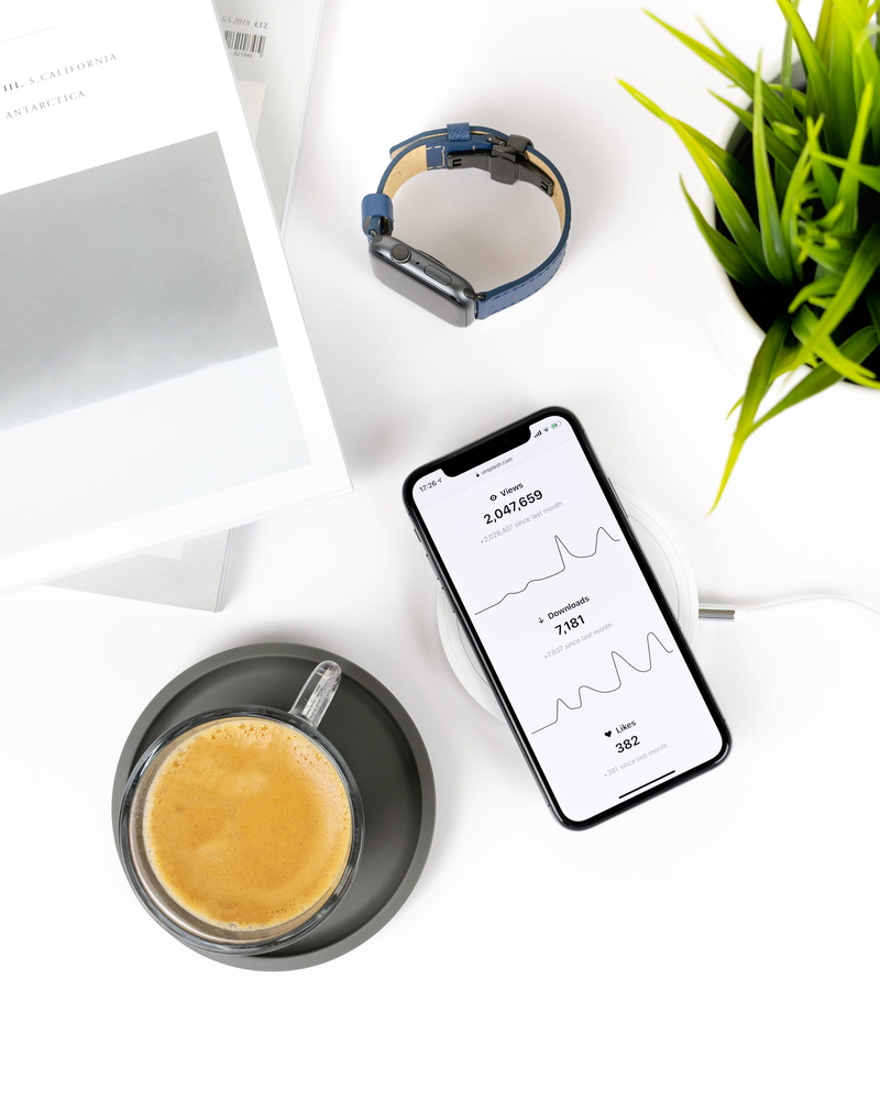 clean, refreshment, wireless, apple watch, high angle view, design, minimalistic, number, freshness, business, minimal, 2K, food and drink, coffee - drink