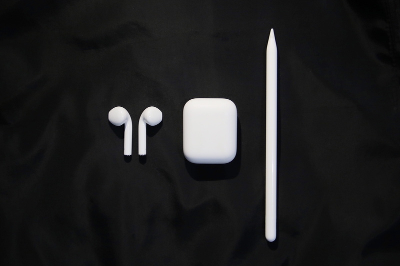 white color, black color, high angle view, directly above, no people, lighting equipment, technology, medicine, copy space, electricity, apple, pill, applepencil