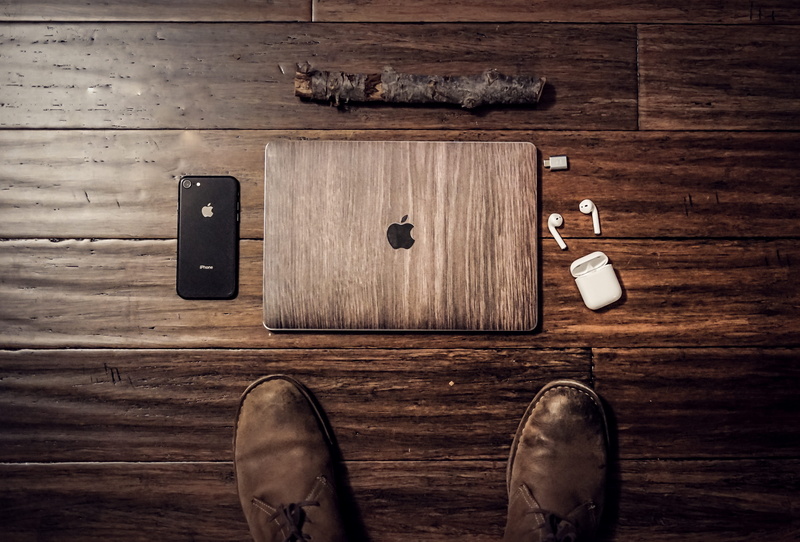 indoors, no people, table, style, smart phone, macbook, wireless technology, day, still life, wood, 4K, photography themes, apple, directly above, arts culture and entertainment
