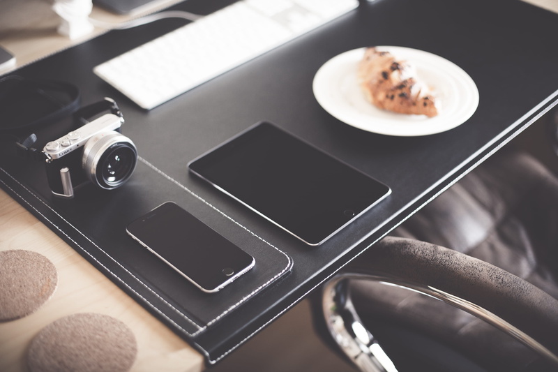 equipment, ipad, Setup, indoors, photography themes, portable information device, table, tablet, work, digital tablet, screen, Breakfast, wireless technology