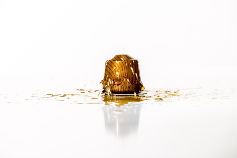 1080P, insect, outdoors, purity, carmalito, water, white background, aalst, close-up, day, drops, animal themes, one animal, reflection, yellow, doolhofstraat
