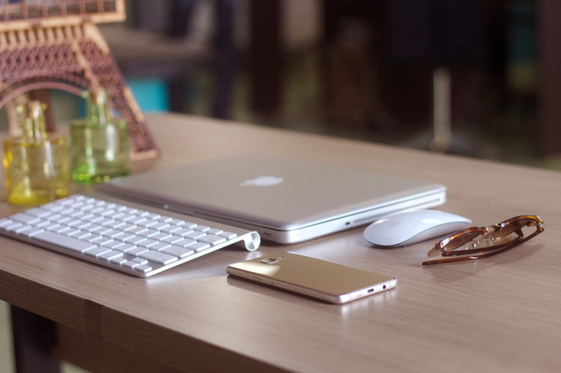 no people, design, smart phone, technology, portable information device, wireless technology, laptop, patos de minas, connection, macbookpro