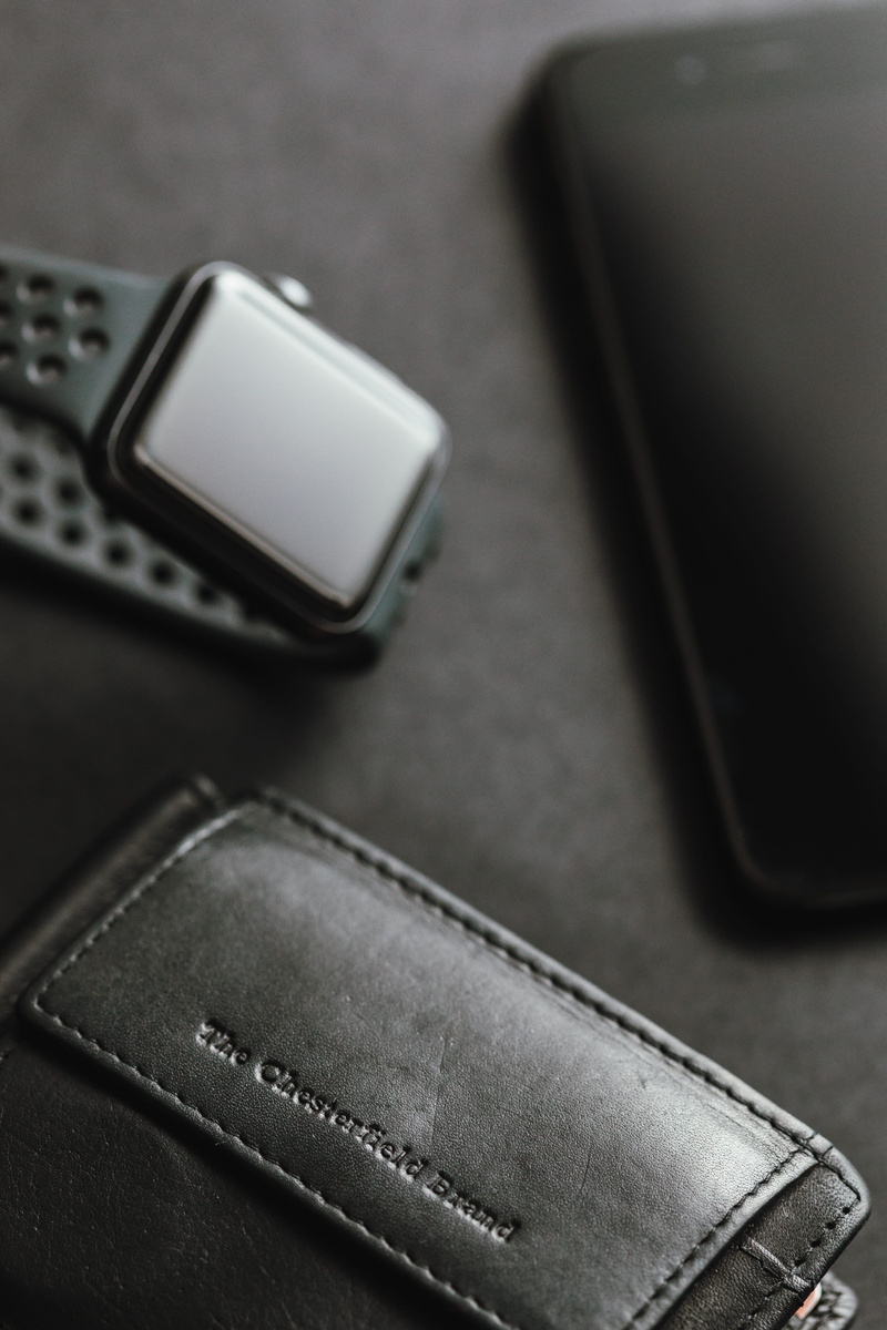 accessories, table, wallet, near, men, 4K, no people, space, portable information device, nike, accessory, aluminum, cell phone, dark, apple, communication