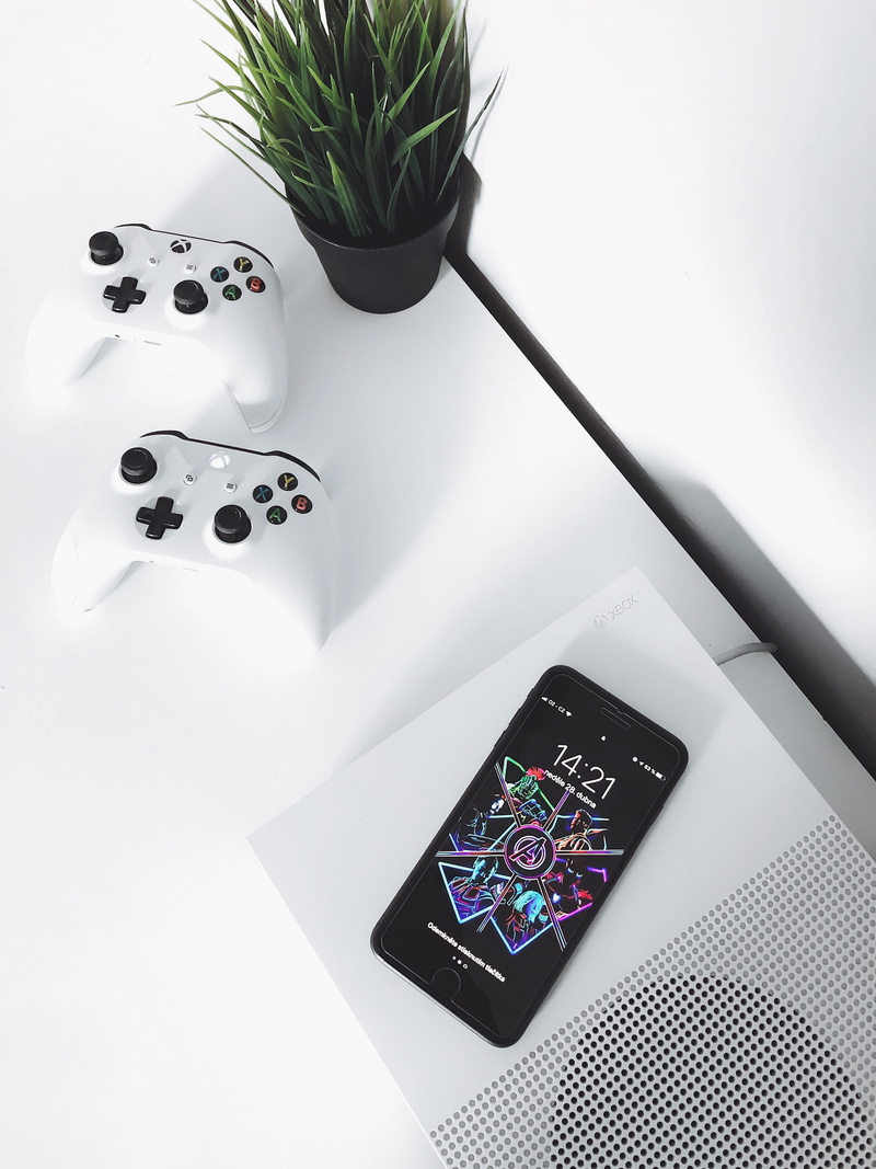 iphone 8 plus, endgame, indoors, smart phone, minimal, clean, close-up, iphone, 4K, plant, connection, white, ipad, high angle view, iphone xs, background