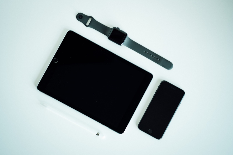 watch, cut out, smart phone, wireless technology, black, aluminum, connection, studio shot, mobile phone, communication, gray, sign, copy space, iphone