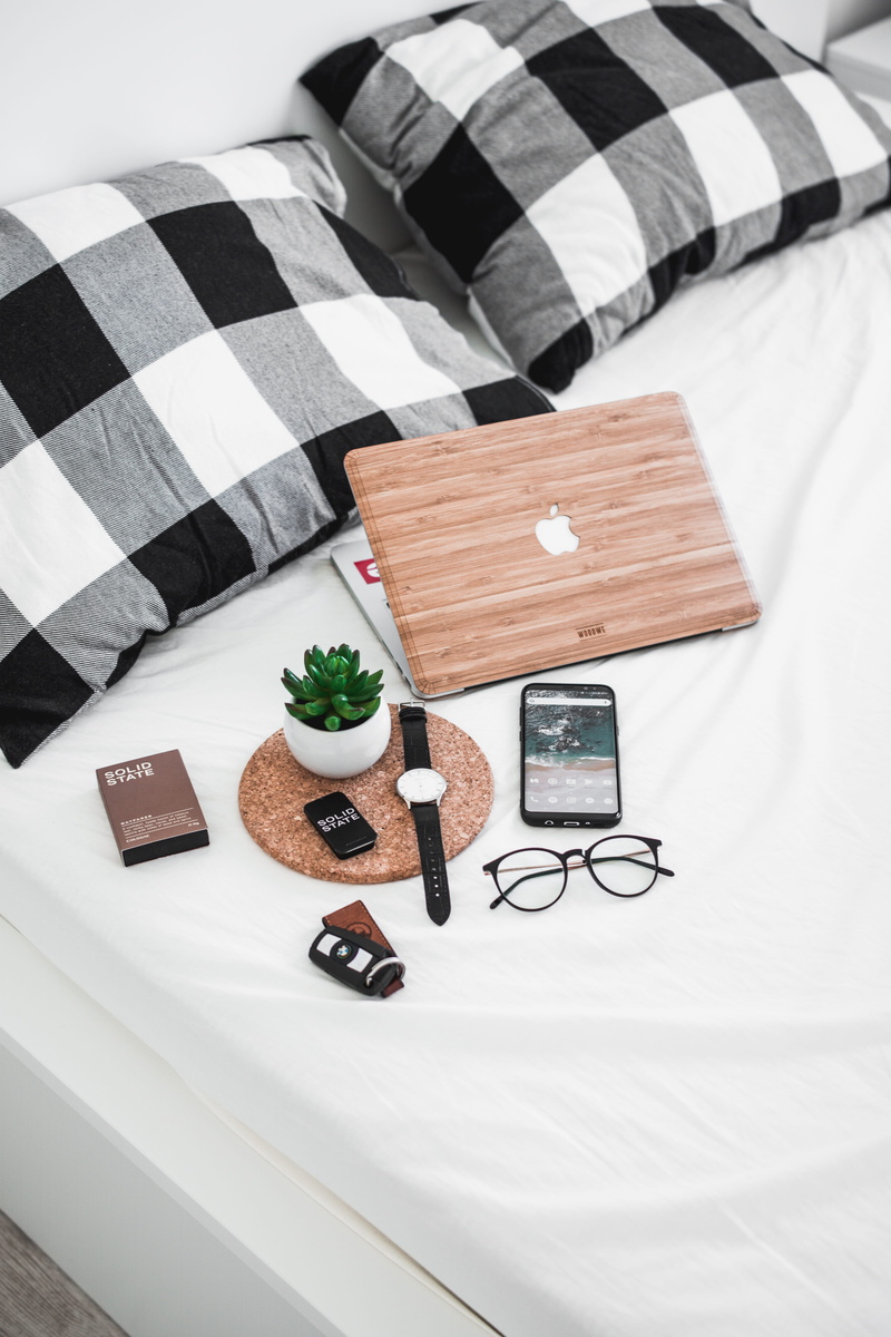 close-up, grain, healthy eating, vehicle, furniture, checked pattern, bed, iphone, black, fob, silver, food and drink, laptop, galaxy, luxury, high angle view