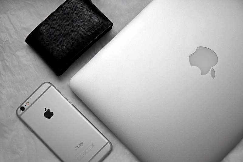 indoors, phone, gadget, communication, 5K, metal, choice, black, bifold, decisions, laptop, space, electronic, control, flat, leather, wireless technology