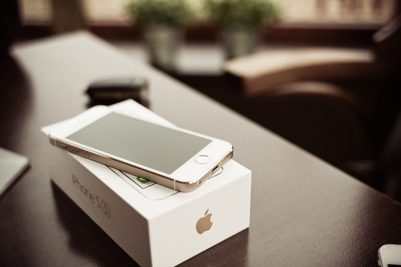wireless technology, day, s, iPhone 5S, desk, unboxing, technology, selective focus, still life, box, focus on foreground, life events, business, mobile
