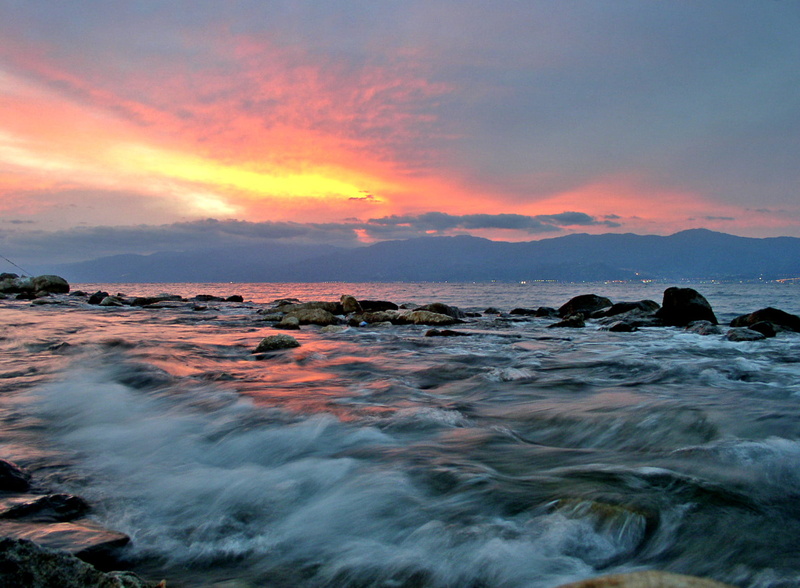 reflection, landscape, onde, golden, sky, dusk, rosso, rock - Object, acqua, onda, beauty In Nature, italy, reggio  di  calabria, waves, body of water