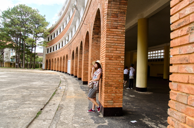 day, students, architecture, 4K, leisure activity, street, teacher, dynamic proactive, walking, built structure, young adult, lifestyles, neck diameter