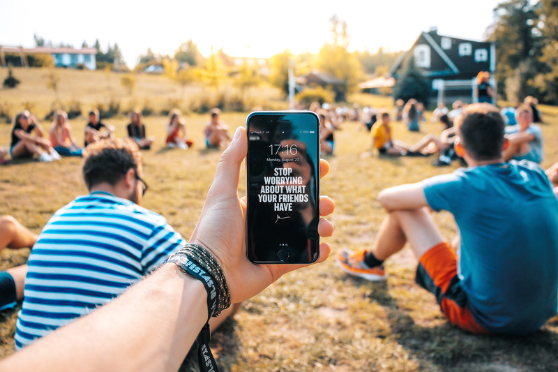 wireless technology, communication, focus on foreground, motivated, summer, activity, people, one life, gary vaynerchuk, 5K, apple, garyvee, human body part
