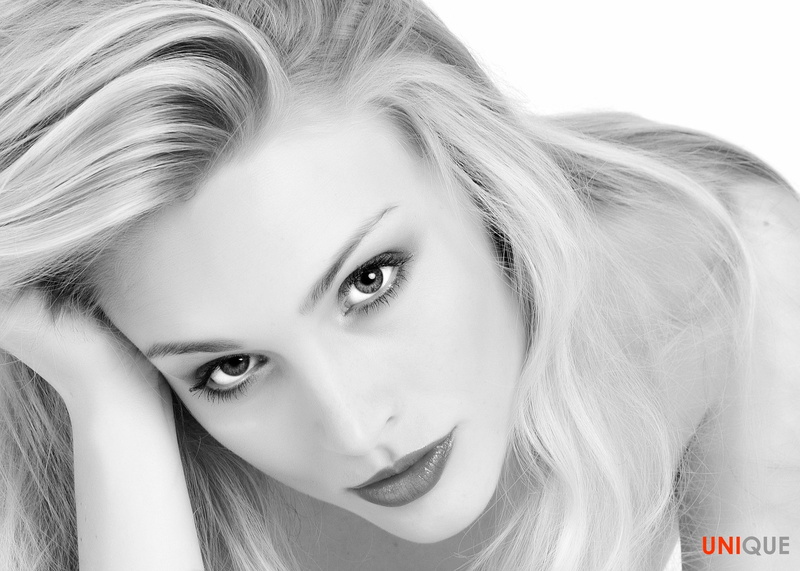 beauty, headshot, blond hair, 1080P, adult, hair pulling, monochrome, hair, fashion, beautiful woman, hands in hair, eyes, young women, face, looking at camera