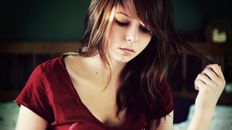 indoors, focus on foreground, sadness, hair pulling, brunette, contemplation, young women, one person, 1080P, portrait, long hair, front view, T-shirt