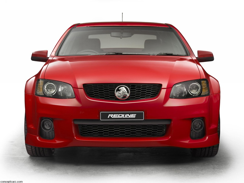 gray, ve, red, people, motor vehicle, 1080P, studio shot, indoors, car, land vehicle, communication, retro styled, commodore, technology, front view, holden