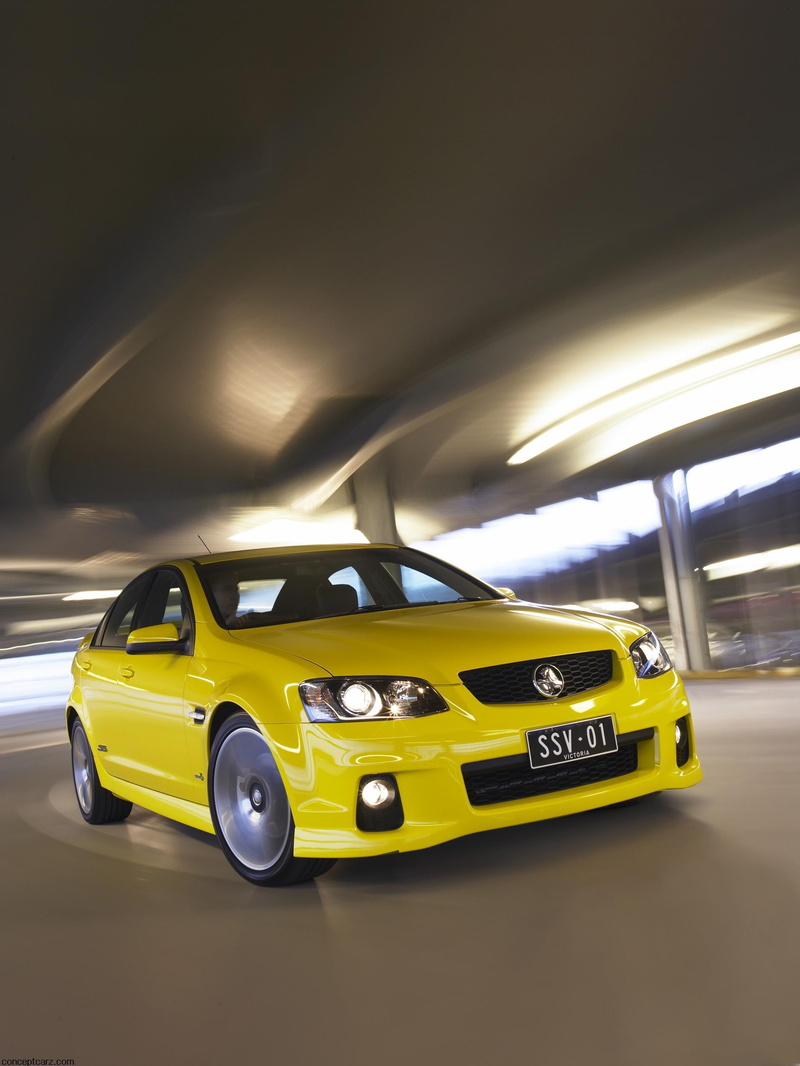 yellow, sports car, ve, motion, personal land vehicle, driving, architecture, ssv, excitement, taxi, travel, car, shiny, night, sport, holden, ii, sports race