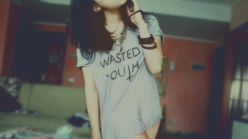 chains, long shirt, long hair, model, Wasted Youth, black hair, women, 1080P, bracelets, simple background