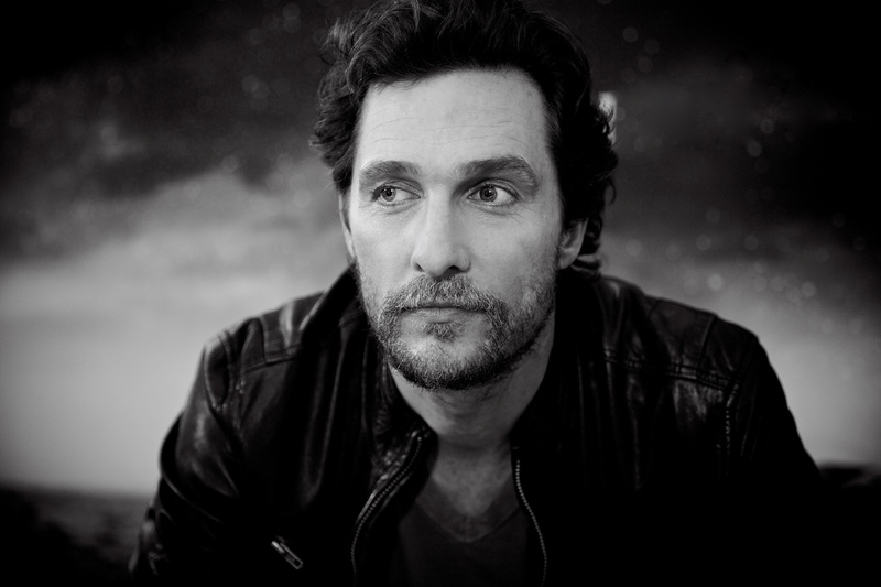 front view, cloud - sky, contemplation, beautiful people, Screenwriter, Matthew mcconaughey, looking at camera, casual clothing, one person, Producer, portrait