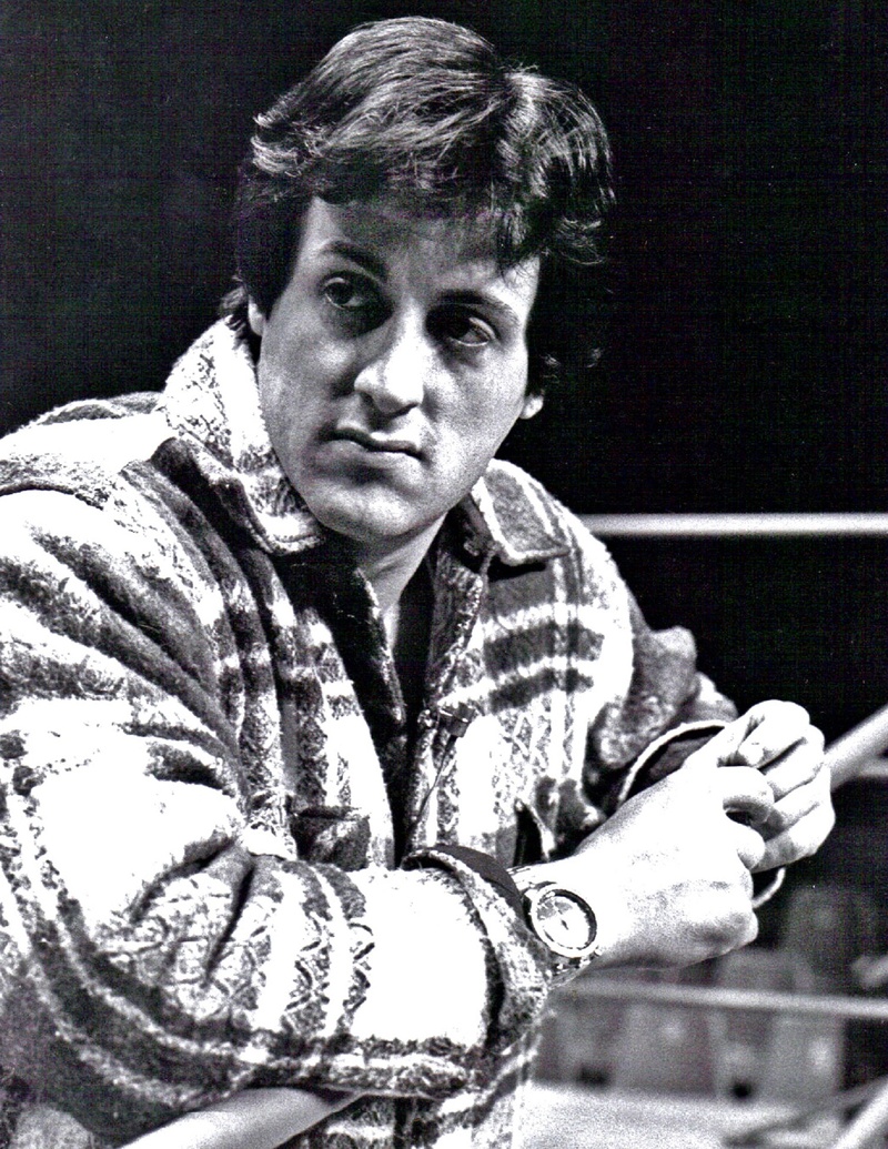 young adult, film director, motion pictures, casual clothing, hollywood, rocky, screenwriter, sitting, celebrity, entertainer, real people, contemplation
