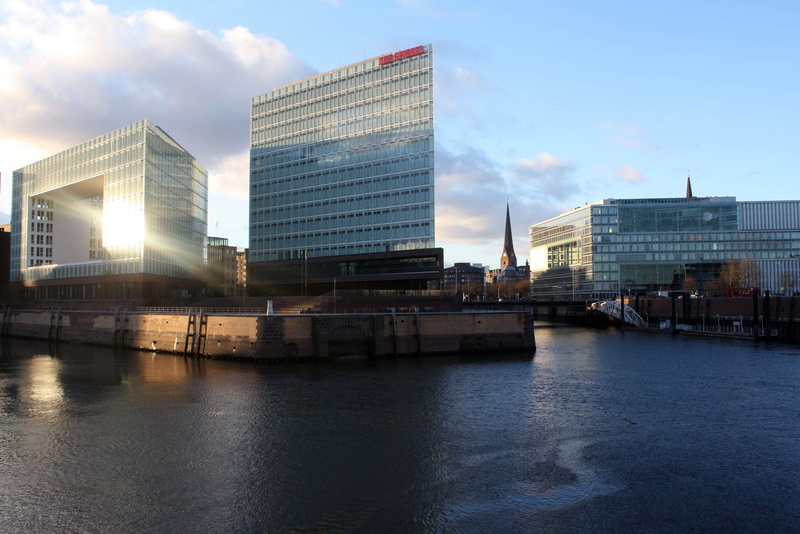 ericusspitze, architecture, mirror, built Structure, cityscape, news magazine, day, office building exterior, river, waterfront, cloud - sky, thames River
