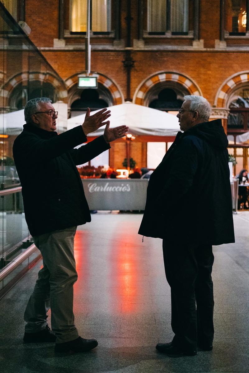 street photography, street, united kingdom, animated, senior adult, lifestyles, heated debate, architecture, building exterior, what, built structure, london
