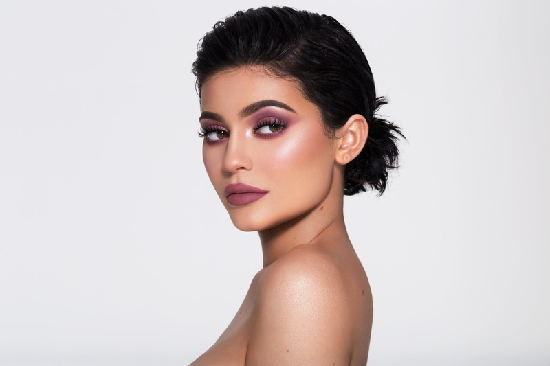 one person, hairstyle, close-up, looking at camera, headshot, hair, beautiful people, adult, glamour, indoors, jenner, beautiful woman, fashion, women