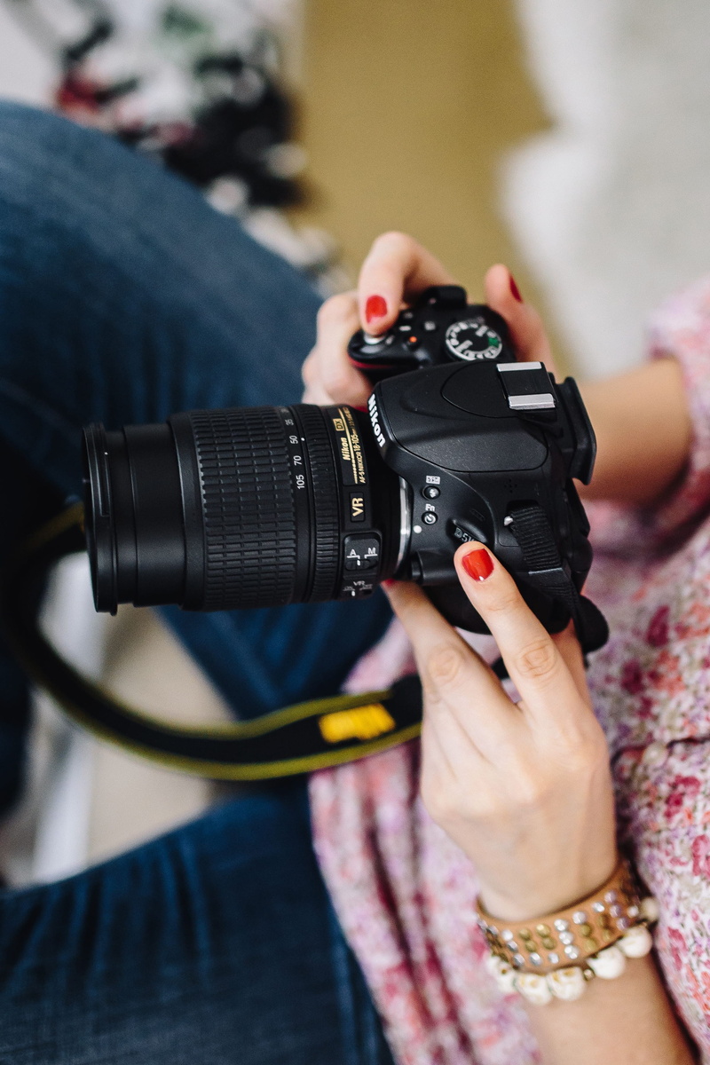 occupation, black color, photography, Woman, holding, 2K, camera, activity, women, equipment, adult, close-up, sLR Camera, journalist, photographing, people