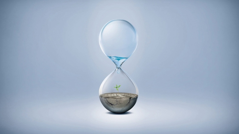 contemplation, hourglass, blue, gray background, glass - material, time, 1080P, purity, reflection, blue background, deadline, indoors, transparent, land