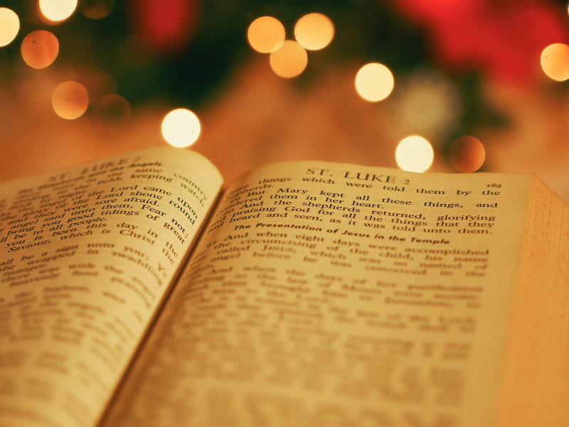 luke, defocused, communication, holy, white, light - natural phenomenon, bokeh, background, blur, celebration, bible, publication, book, 4K, religious