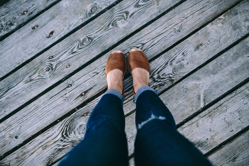 vintage, body part, girl, human Leg, Reading book, magic hour, human Foot, shoe, wood - Material, woman, old pier, outdoors, lake, evening, old boards