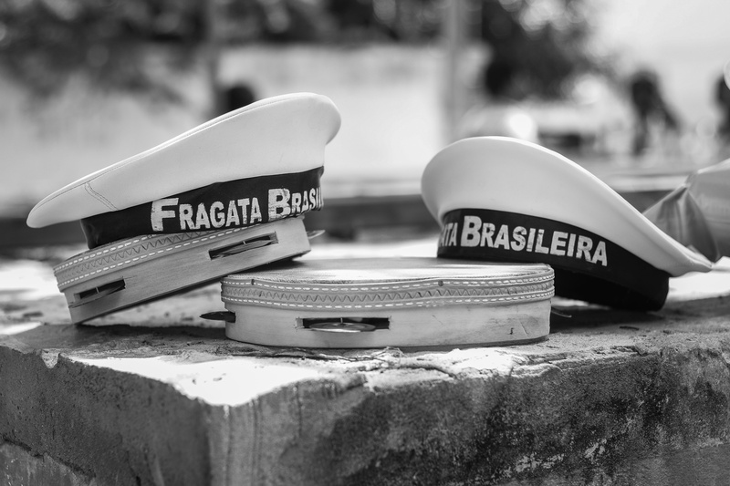 focus on foreground, western script, communication, information sign, short phrase, script, chegança dos, selective focus, 5K, mode of transportation