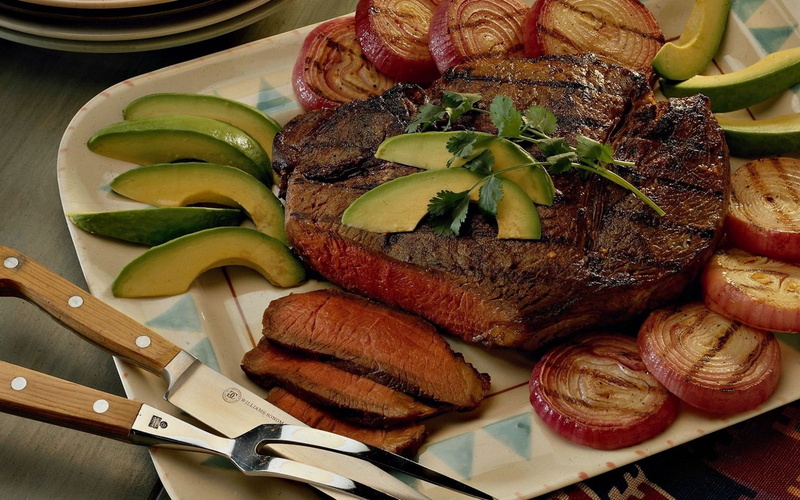 slice, 720P, done, cooked, avocado, roasted, high angle view, rustic, gourmet, steak, red, meat, green Color, snack, ready-to-eat, meal, lettuce, crockery
