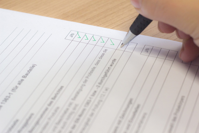 finance, ankreuzen, person, number, paperwork, list, selective focus, human hand, indoors, human body part, check mark, check, done, hook, body part, holding