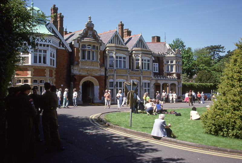 architecture, nature, group of people, real people, 4K, bletchley, men, plant, large group of people, tree, outdoors, crowd, women, built structure, leisure activity