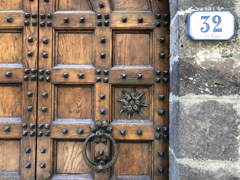 metal, sign, brown, knob, ancient door, wall - building feature, protection, outdoors, communication, pattern, 32, door, ancient, star, old door, wood - material