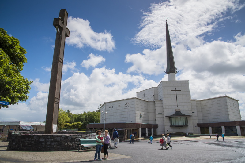 church, real people, men, religious, 5K, tourism, transportation, place of worship, day, people, shrine, catholic, religion, building exterior, built structure