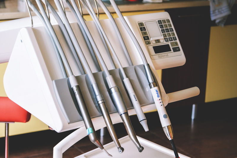 dentist, group of objects, in a row, close-up, choice, indoors, large group of objects, text, 4K, drill, no people, healthcare and medicine, still life