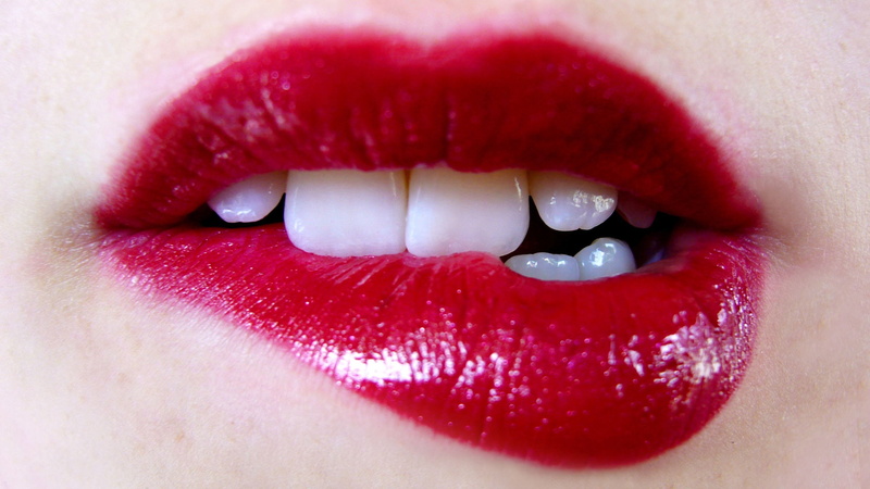 2K, lipstick, bite, lips, tooth