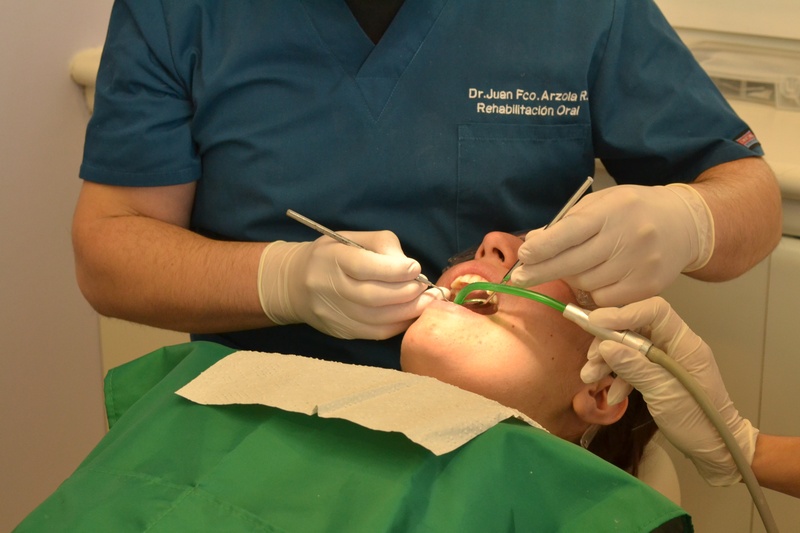 front view, indoors, people, protective glove, hand, human limb, expertise, dentist, treatment, orthodontics, adult, holding, 2K, surgeon, real people