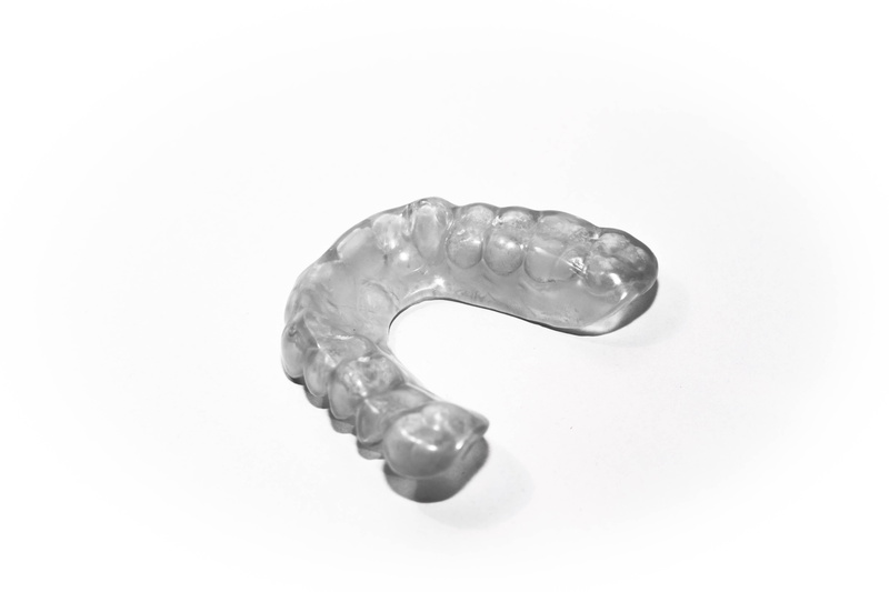 necklace, shiny, 5K, clear, mouthpiece, oral hygiene, grinding rail, single object, mineral, cut out, indoors, pearl jewelry, studio shot, mouth guard